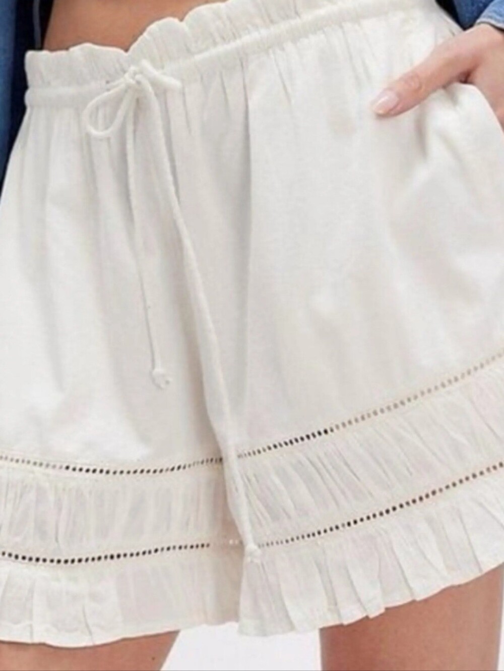White Women's Drawstring Pleated Hem Shorts